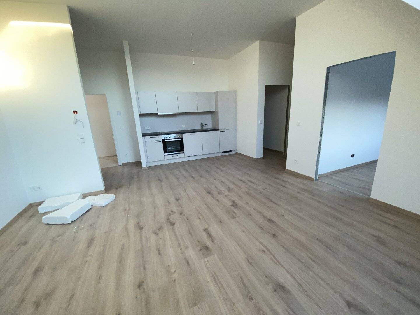 Like-new 2-room apartment with underfloor heating and fitted kitchen in 1150 Wien, 1st attic floor, 50.9 m²