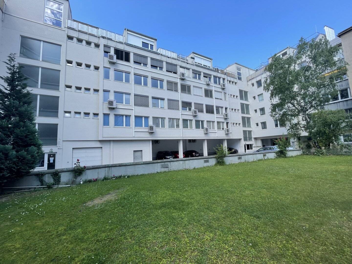Like-new 2-room apartment with underfloor heating and fitted kitchen in 1150 Wien, 1st attic floor, 50.9 m²