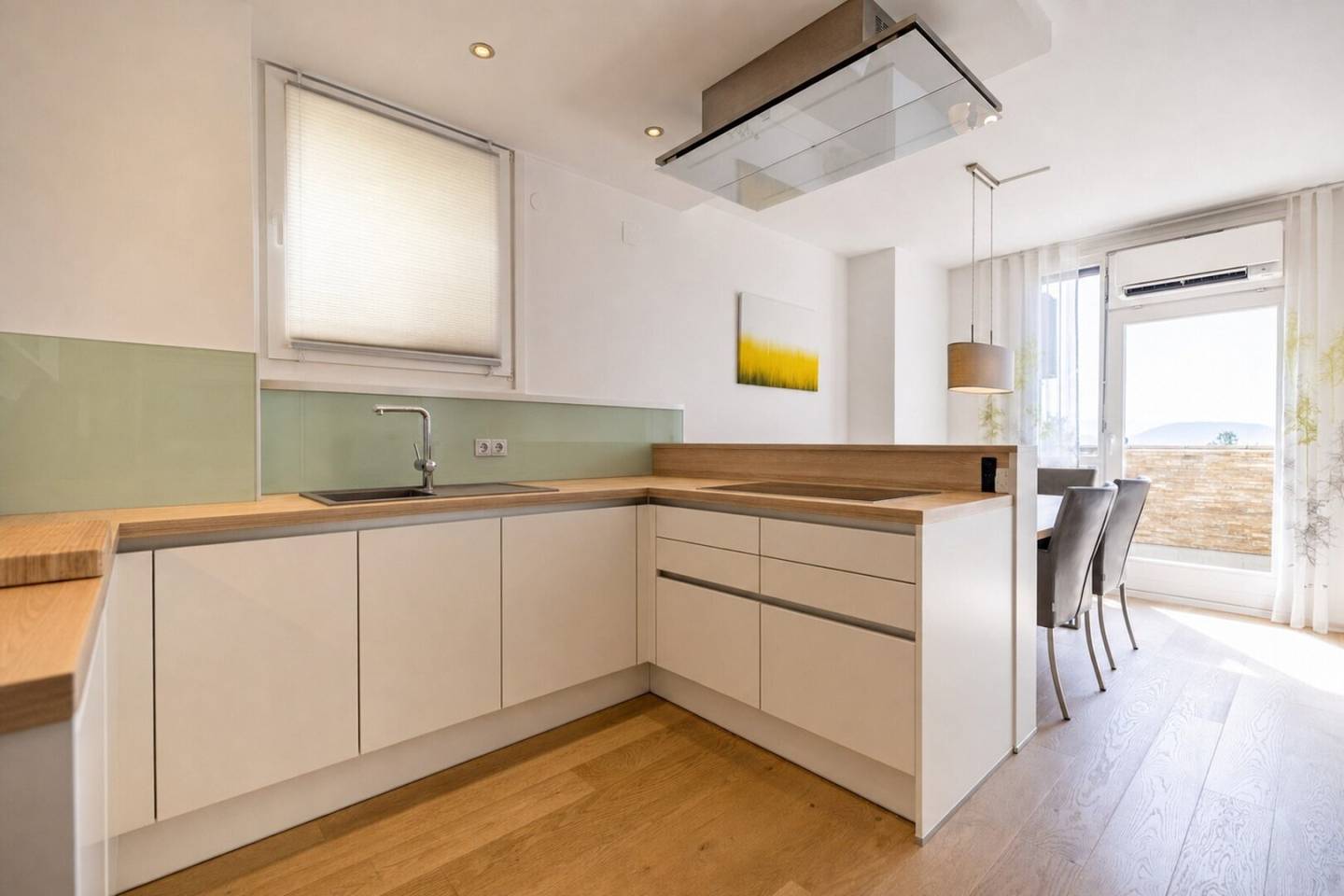 Weitblick über Graz | Wunderschön sanierte 3-Zimmer-Wohnung mit uneinsichtigem Balkon