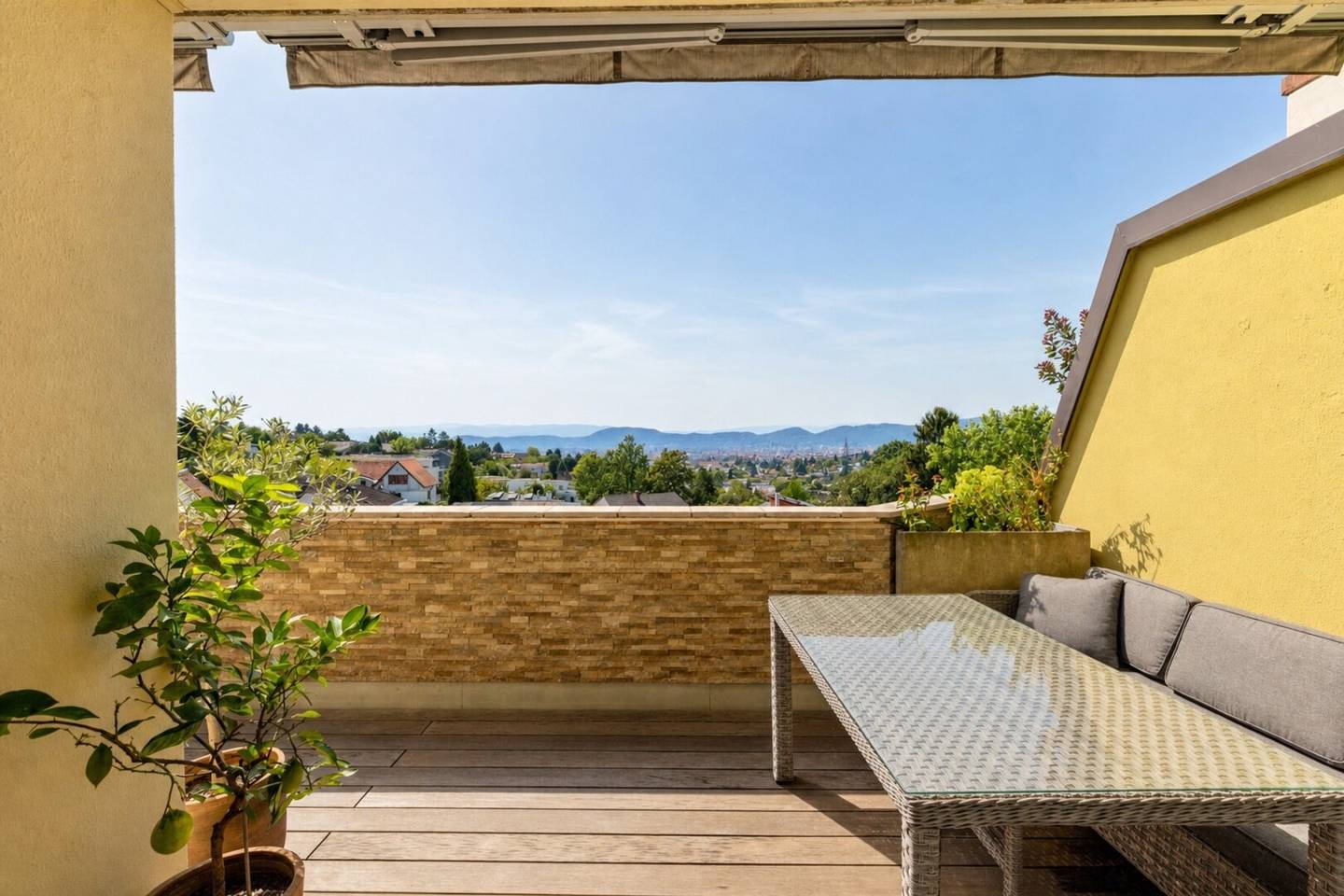 Distant View over Graz | Beautifully renovated 3-room apartment with private balcony
