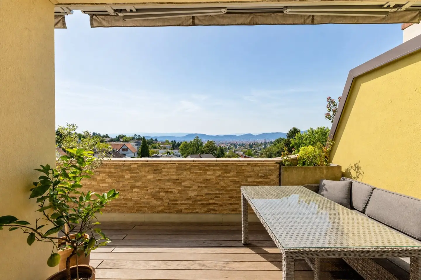 Weitblick über Graz | Wunderschön sanierte 3-Zimmer-Wohnung mit uneinsichtigem Balkon