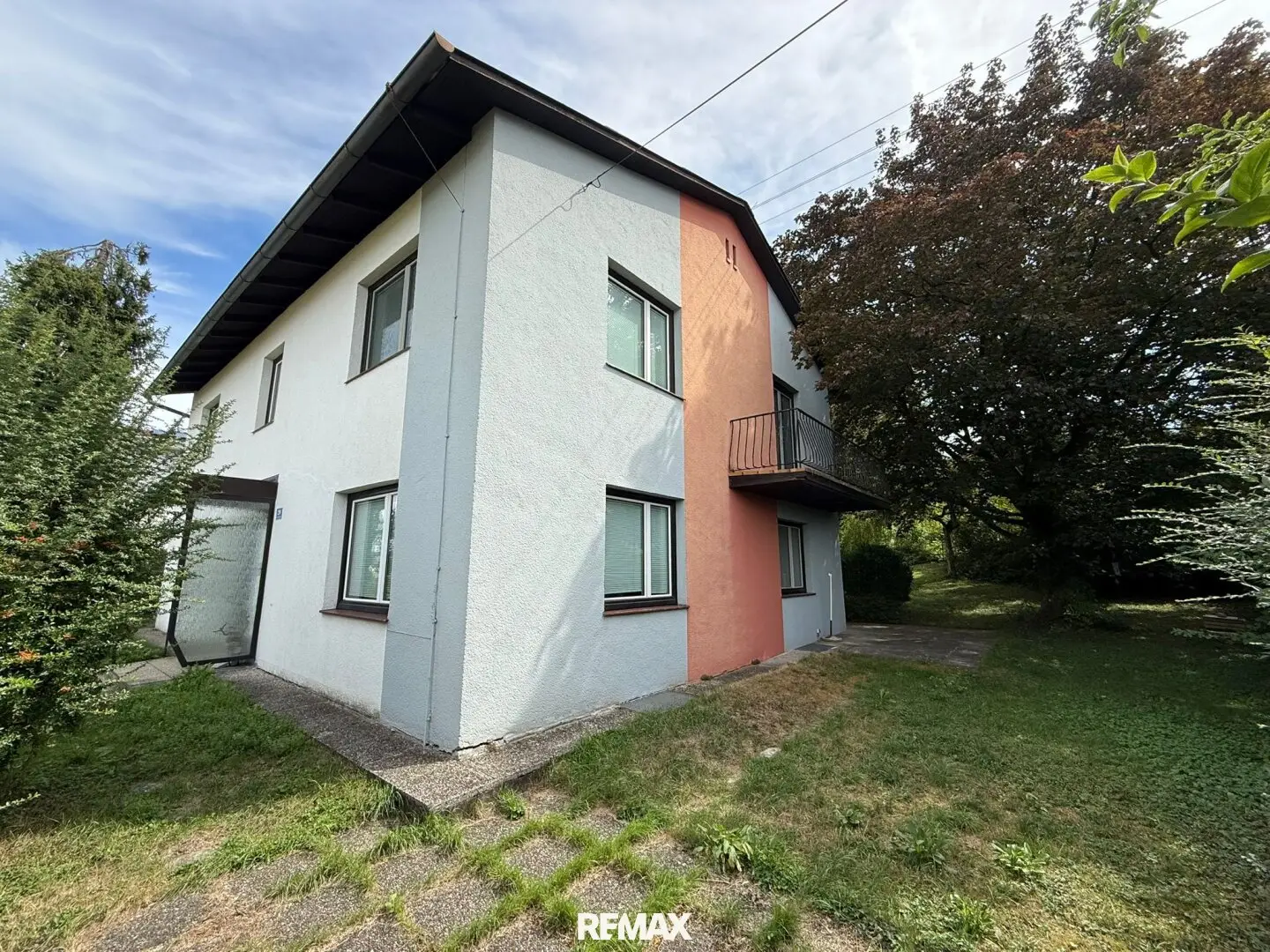 Großzügiges Wohnhaus mit schönem Baumgarten in Straßham/Alkoven!