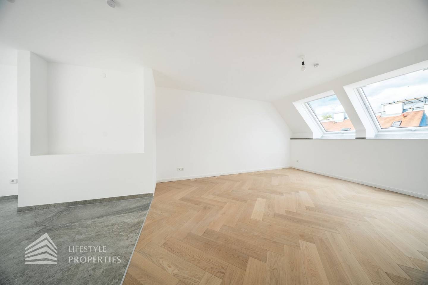 Erstbezug! Elegante 3-Zimmer Dachgeschosswohnung mit Balkon