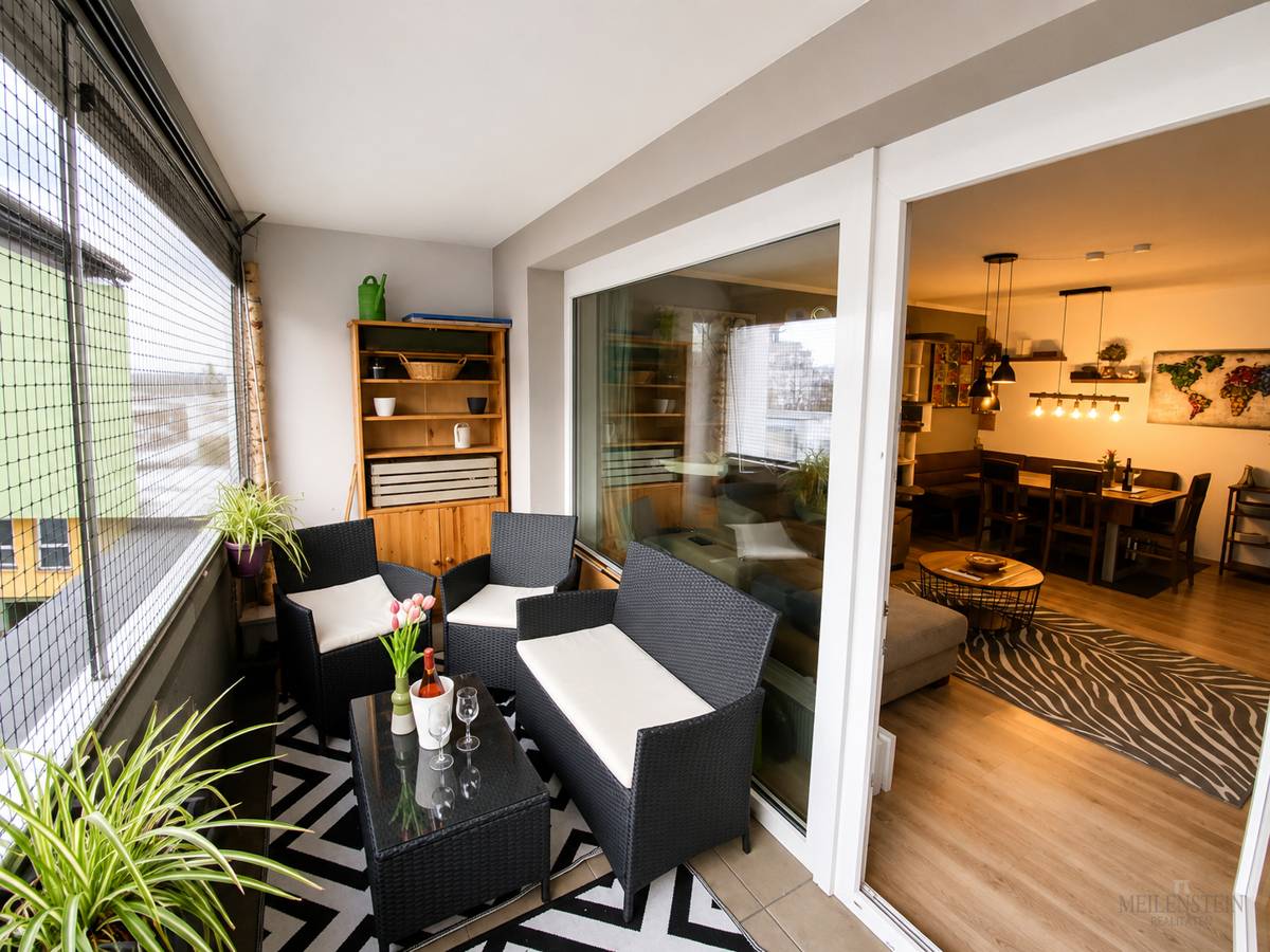 Sunny apartment with balcony and underground parking in central location