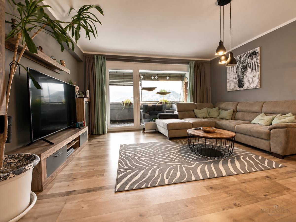 Sunny apartment with balcony and underground parking in central location