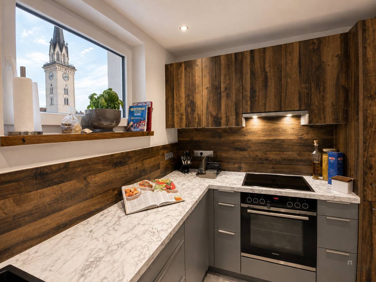 Sunny apartment with balcony and underground parking in central location