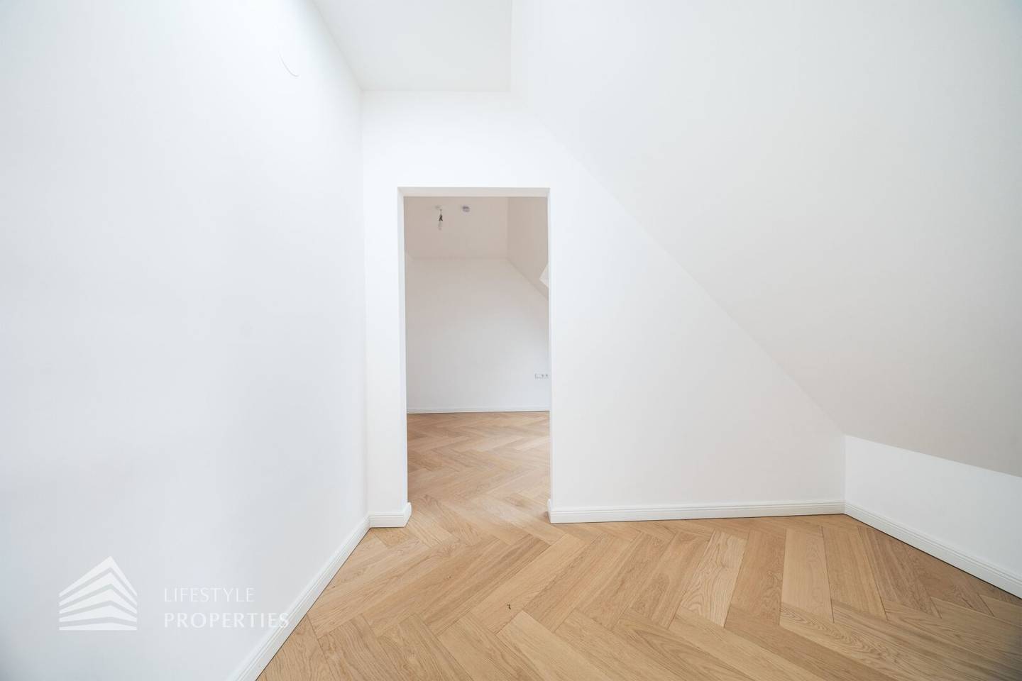 First occupancy! Exclusive 4-room maisonette apartment with generous terrace