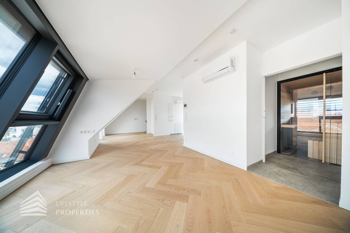 First occupancy! Exclusive 4-room maisonette apartment with generous terrace