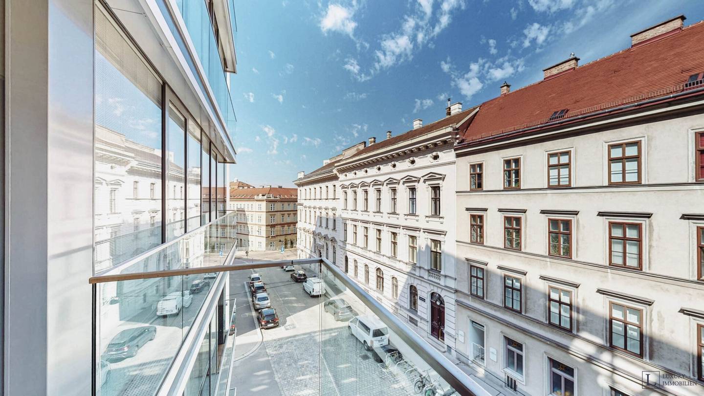 Bright, furnished 3-room corner apartment in The Ambassy