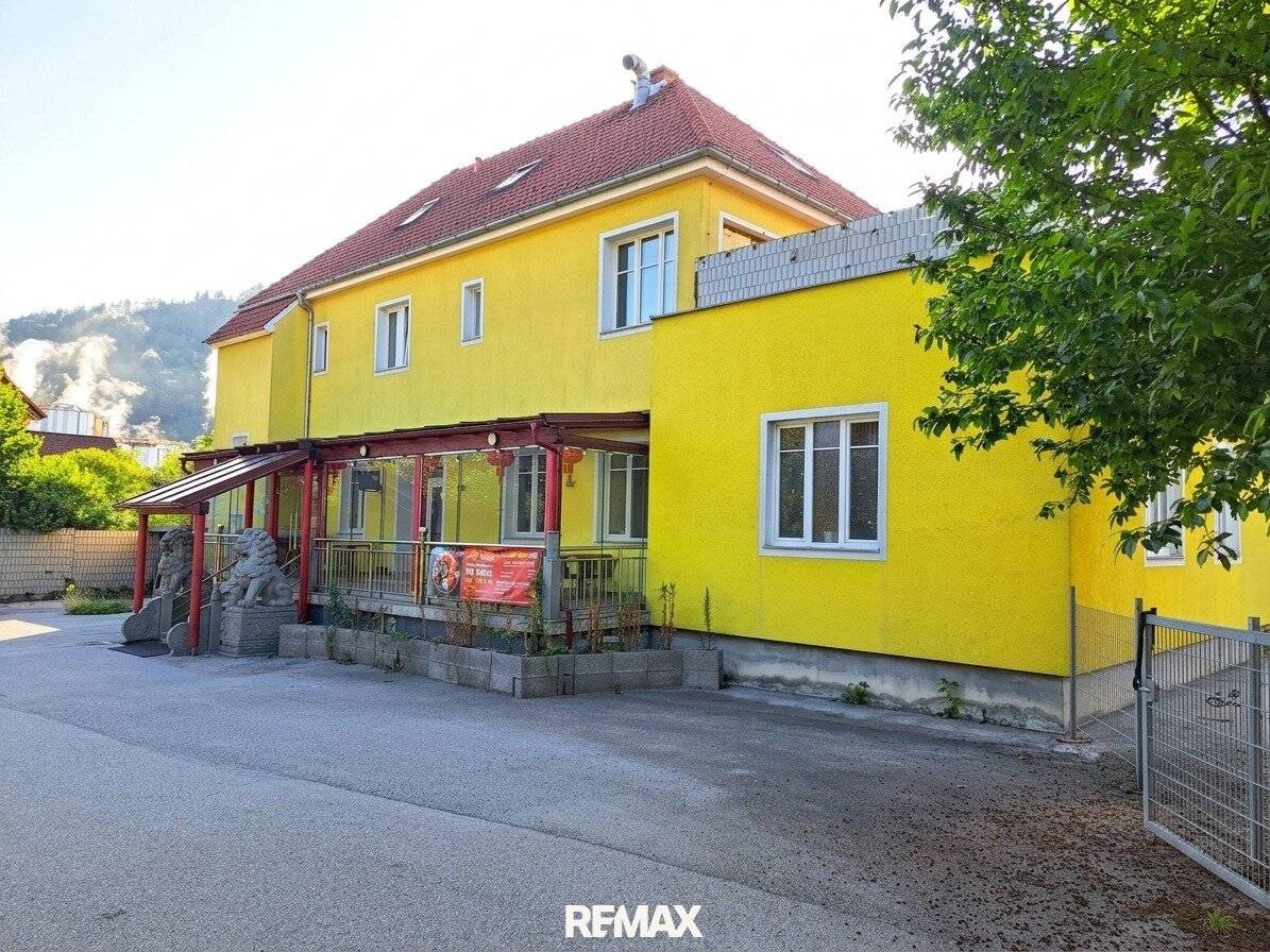 Interessante Immobilie mit Restaurant plus 2 Wohnungen und 18 eigenen Parkplätzen im Frequenzlage