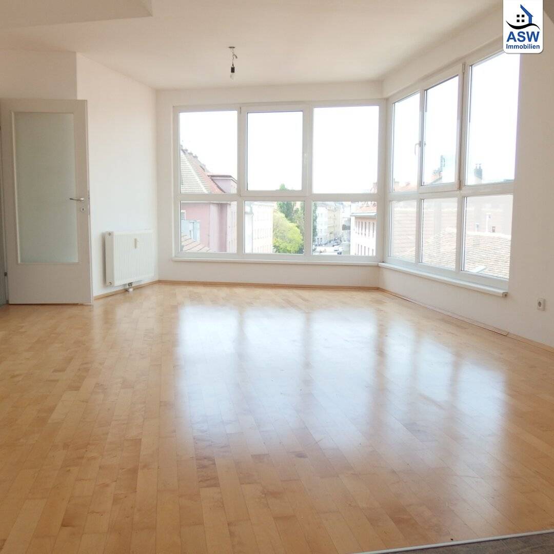 Beautiful 2-room attic apartment near U4 U6 Längenfeldgasse (leased for a fixed term)