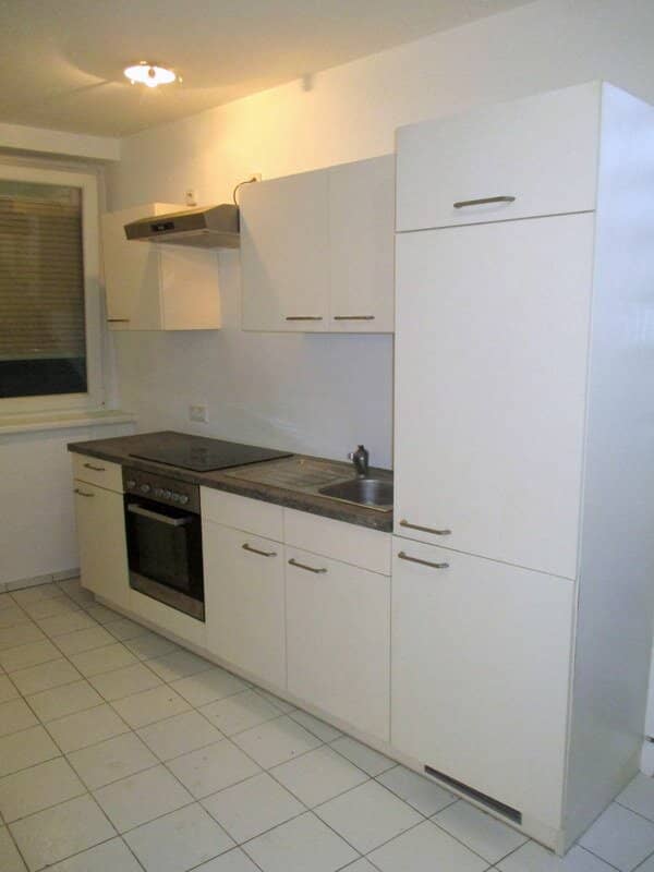 Bright 2-room apartment with fitted kitchen, bathtub, suitable for flatshare