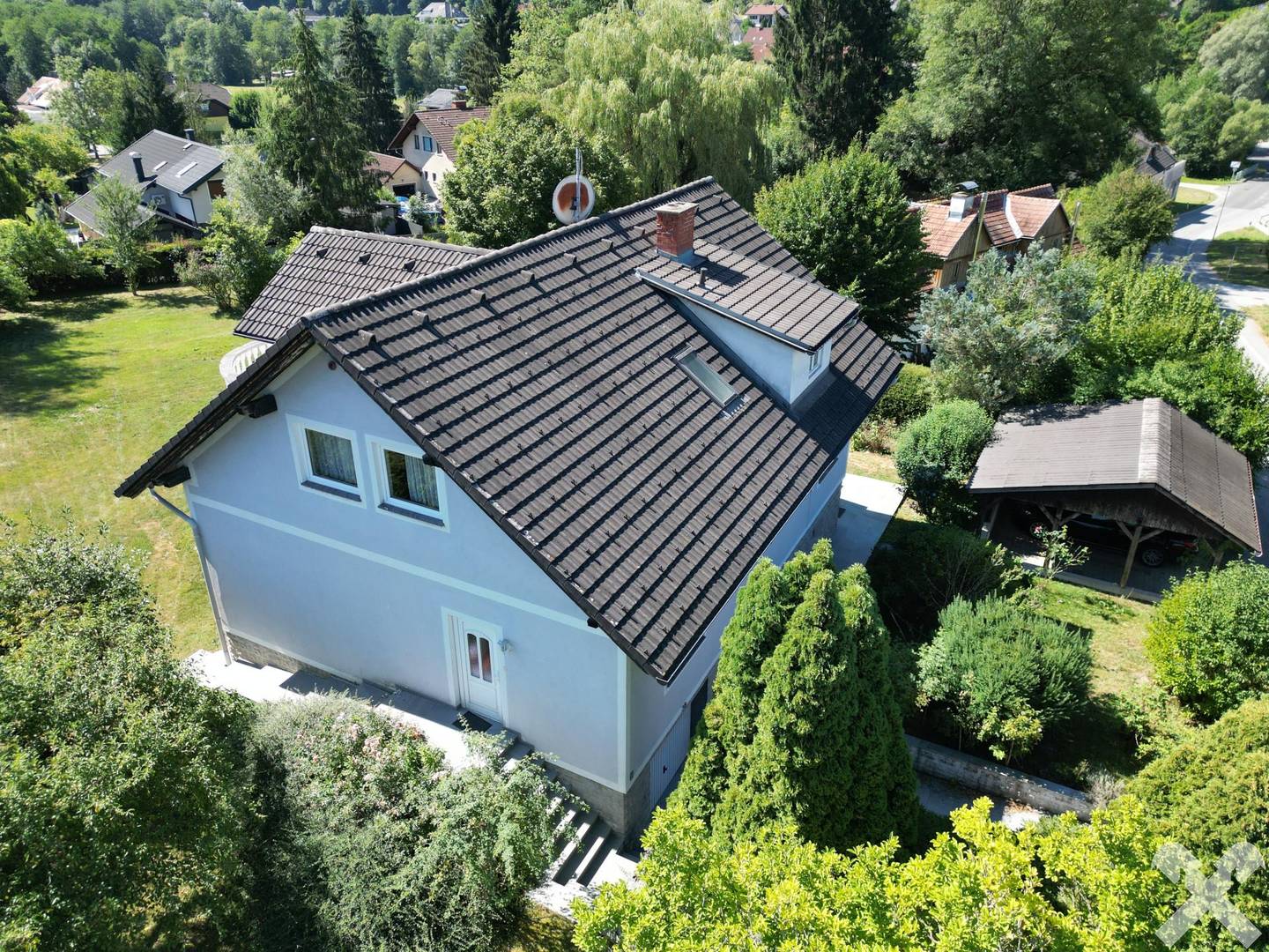Großzügige Familienwohnung ruhig im Grünen mit Garage