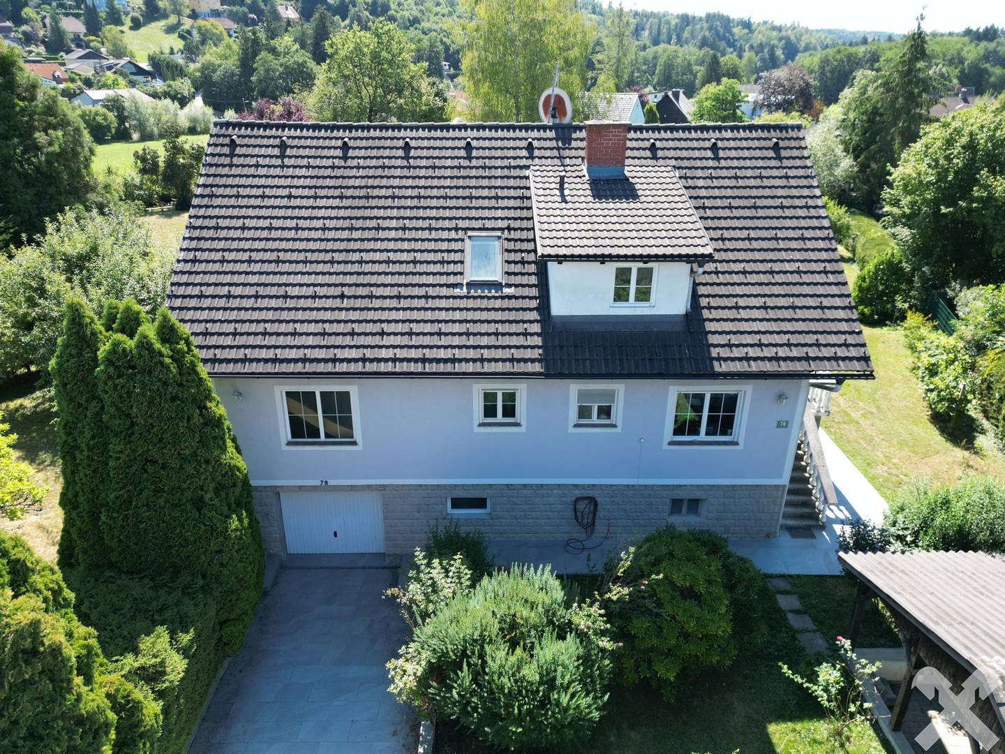 Großzügige Familienwohnung ruhig im Grünen mit Garage