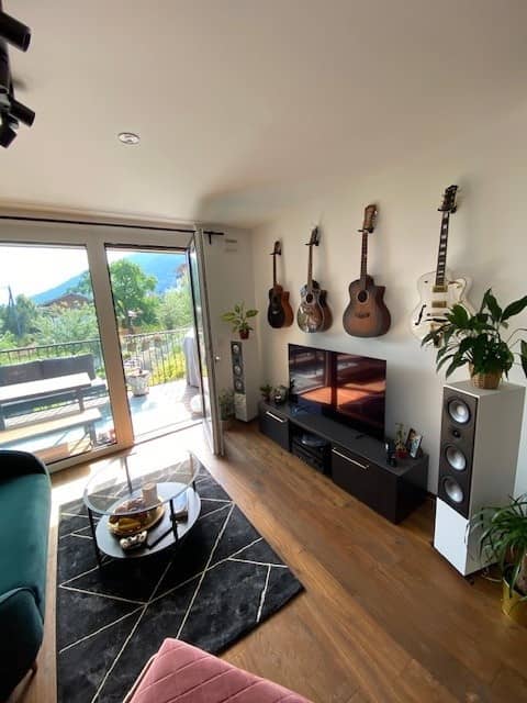 Bright and modern Wohnung with large balcony and central location