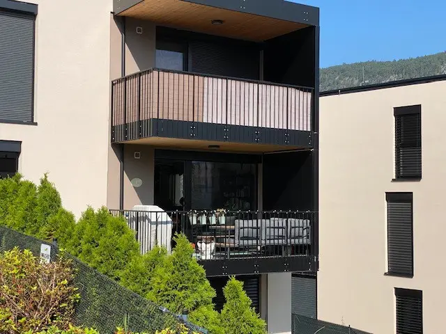 Neuwertige Wohnung mit großem Balkon in zentraler Lage