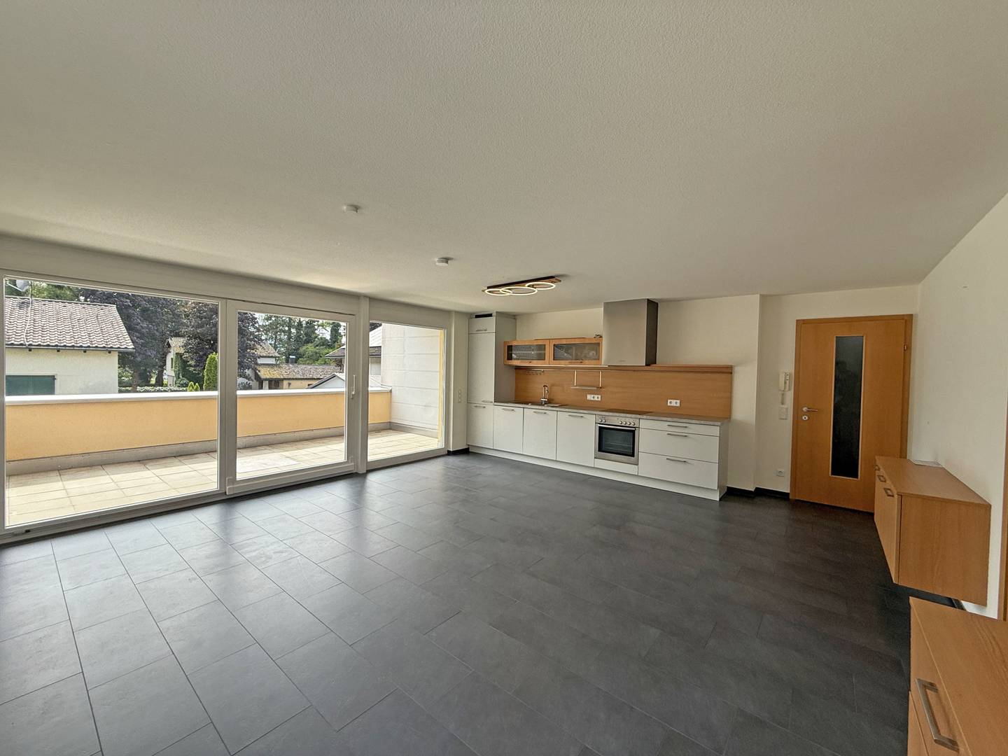 Südlich ausgerichtete Wohnung mit Terrasse und Carport