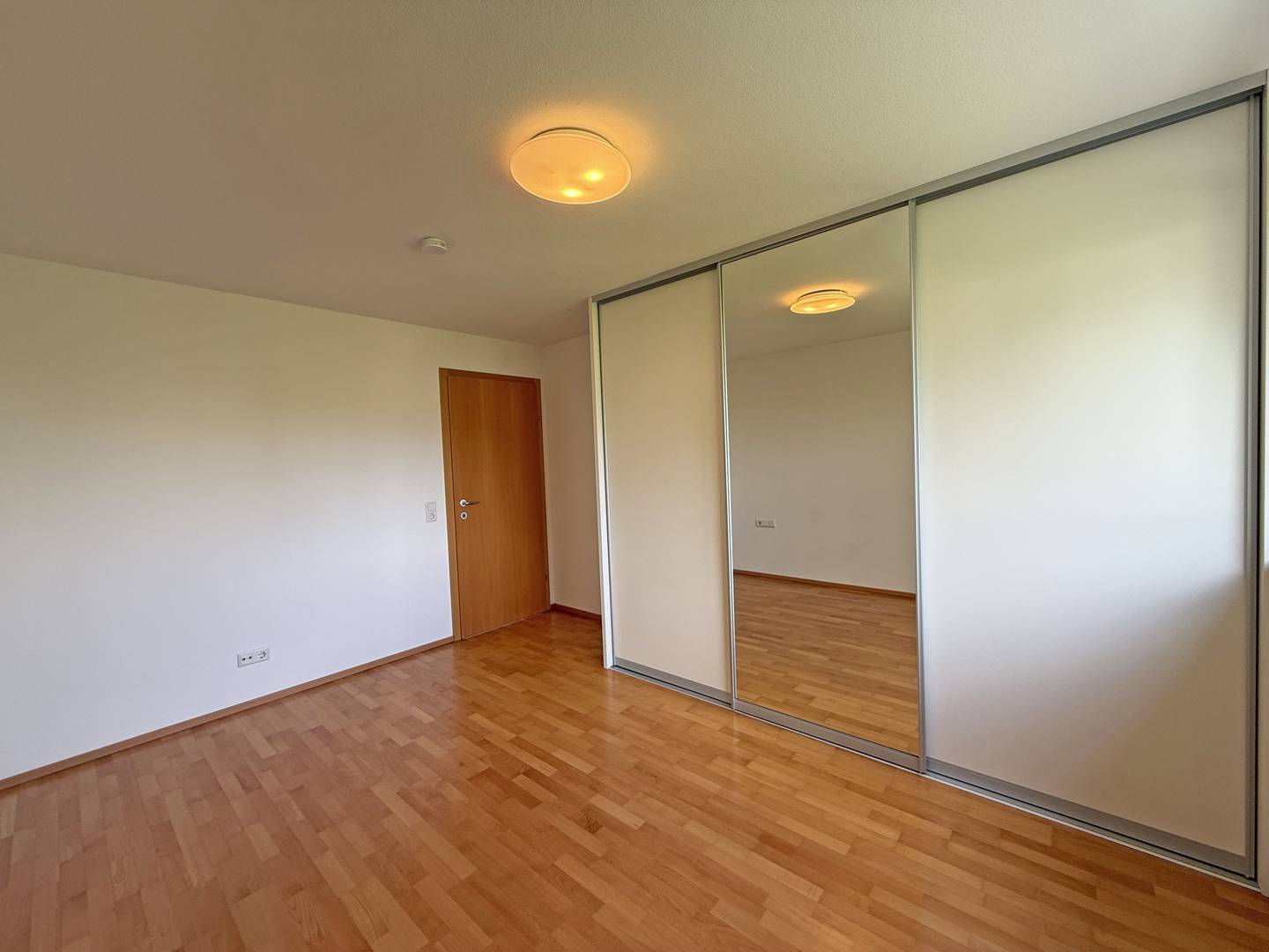 Südlich ausgerichtete Wohnung mit Terrasse und Carport