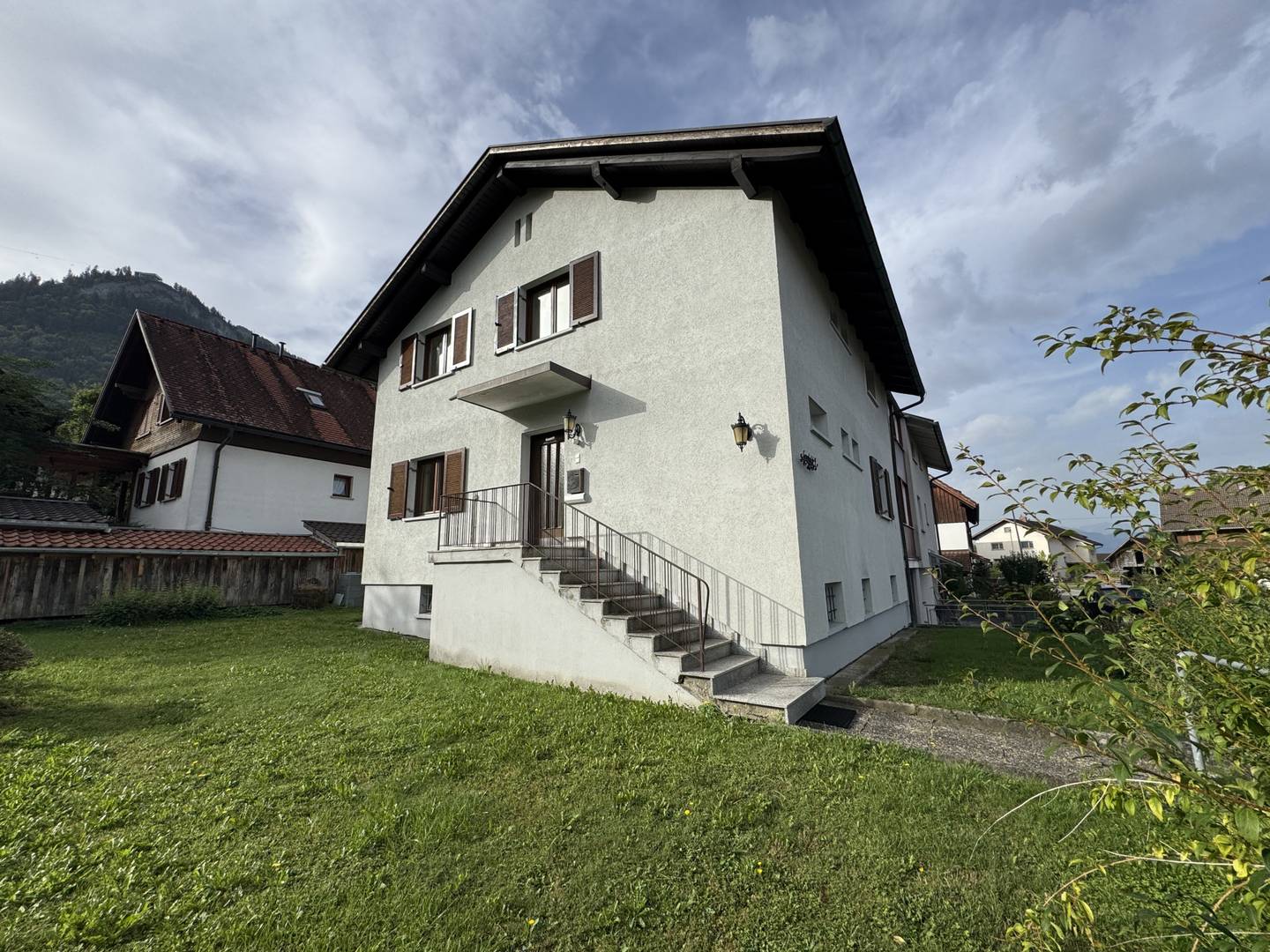 Family apartment with conservatory and garden