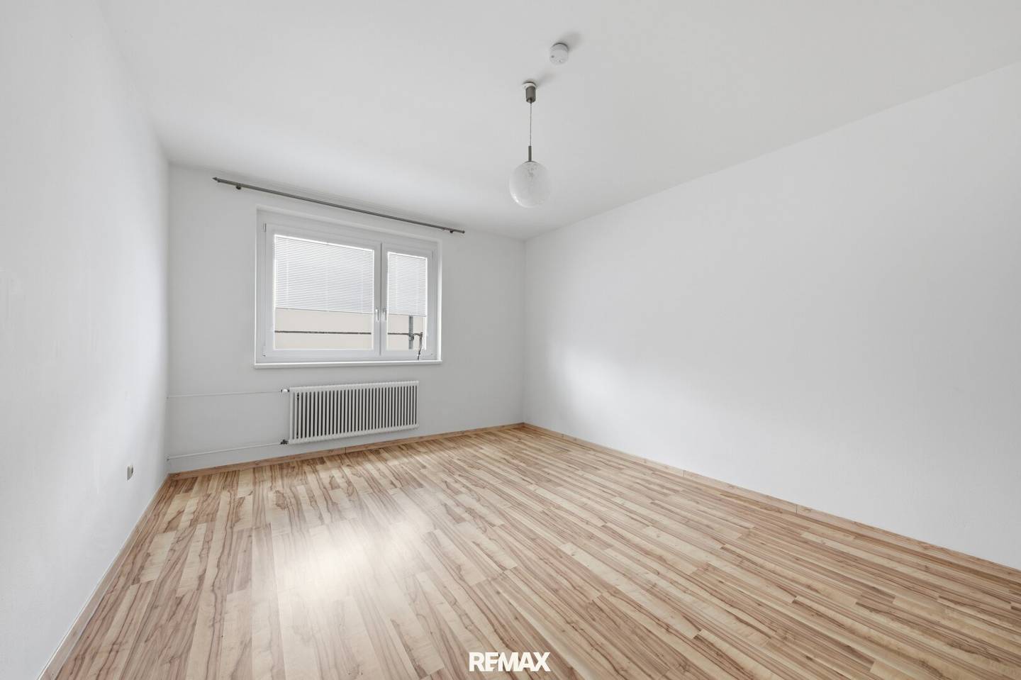 Spacious 3-room apartment with loggia in family-friendly location of Krems an der Donau