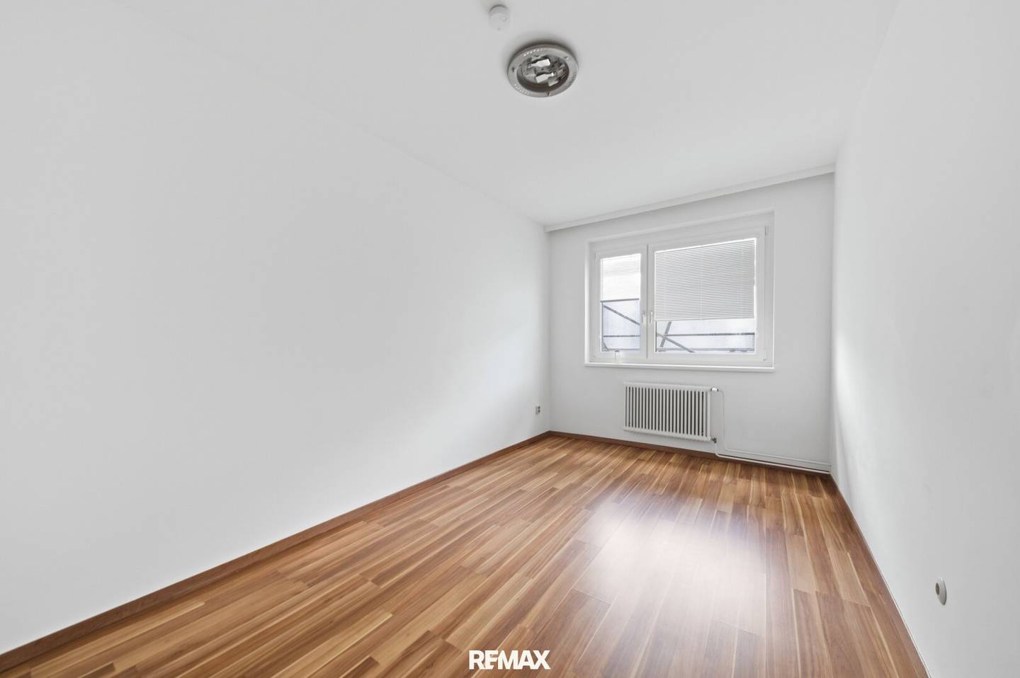Spacious 3-room apartment with loggia in family-friendly location of Krems an der Donau