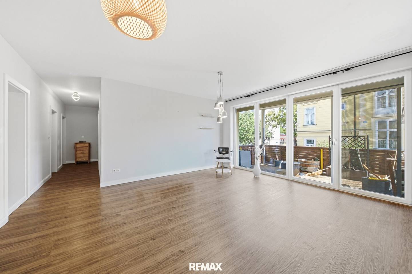 Centrally located 4-room rental apartment with terrace and garage space in Korneuburg