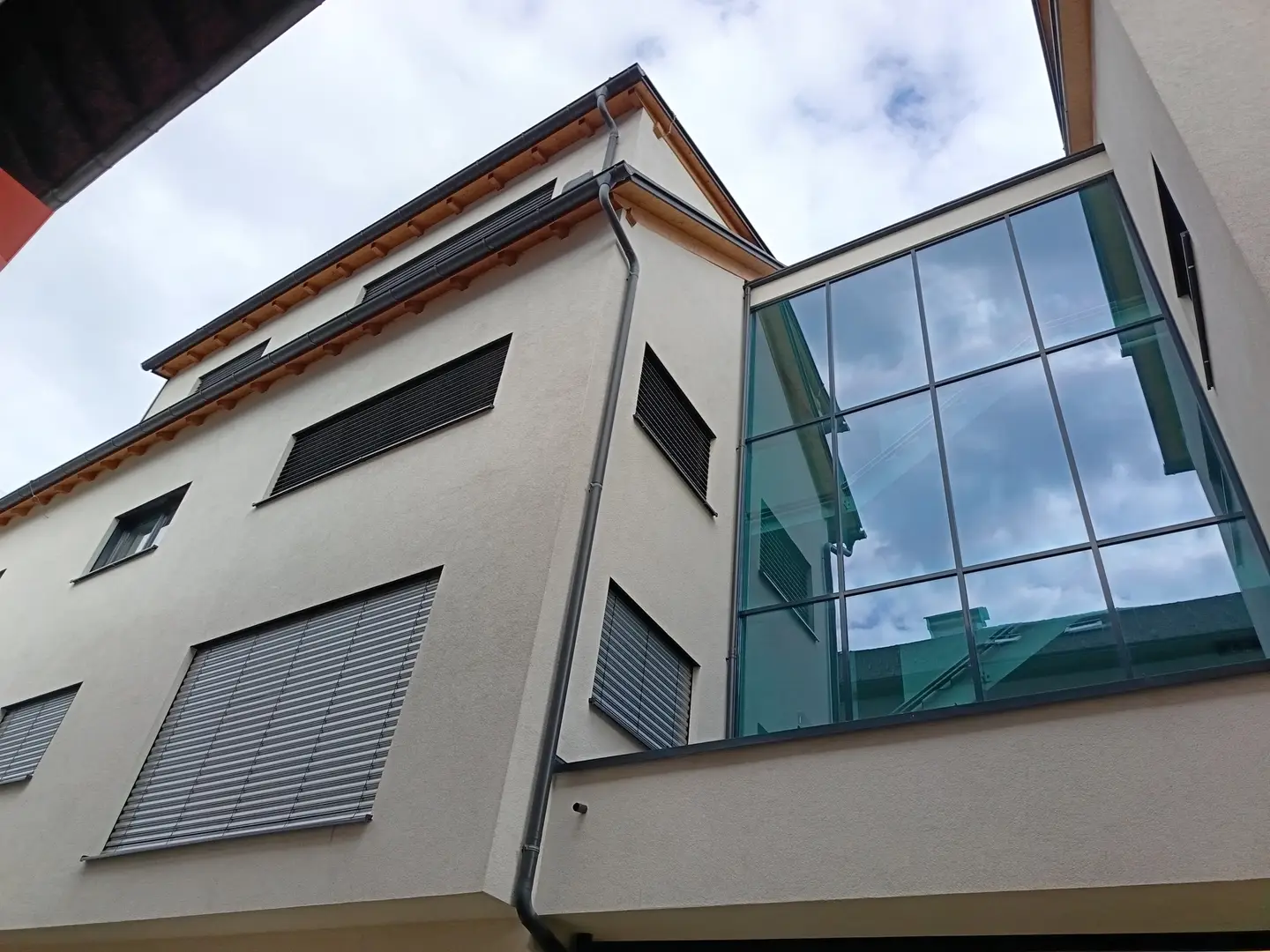 Lichtdurchflutetes Penthouse mit großer Terrasse und Bergblick