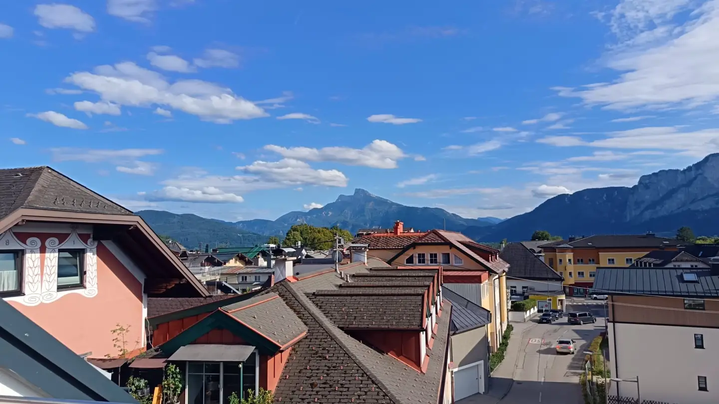 Lichtdurchflutetes Penthouse mit großer Terrasse und Bergblick