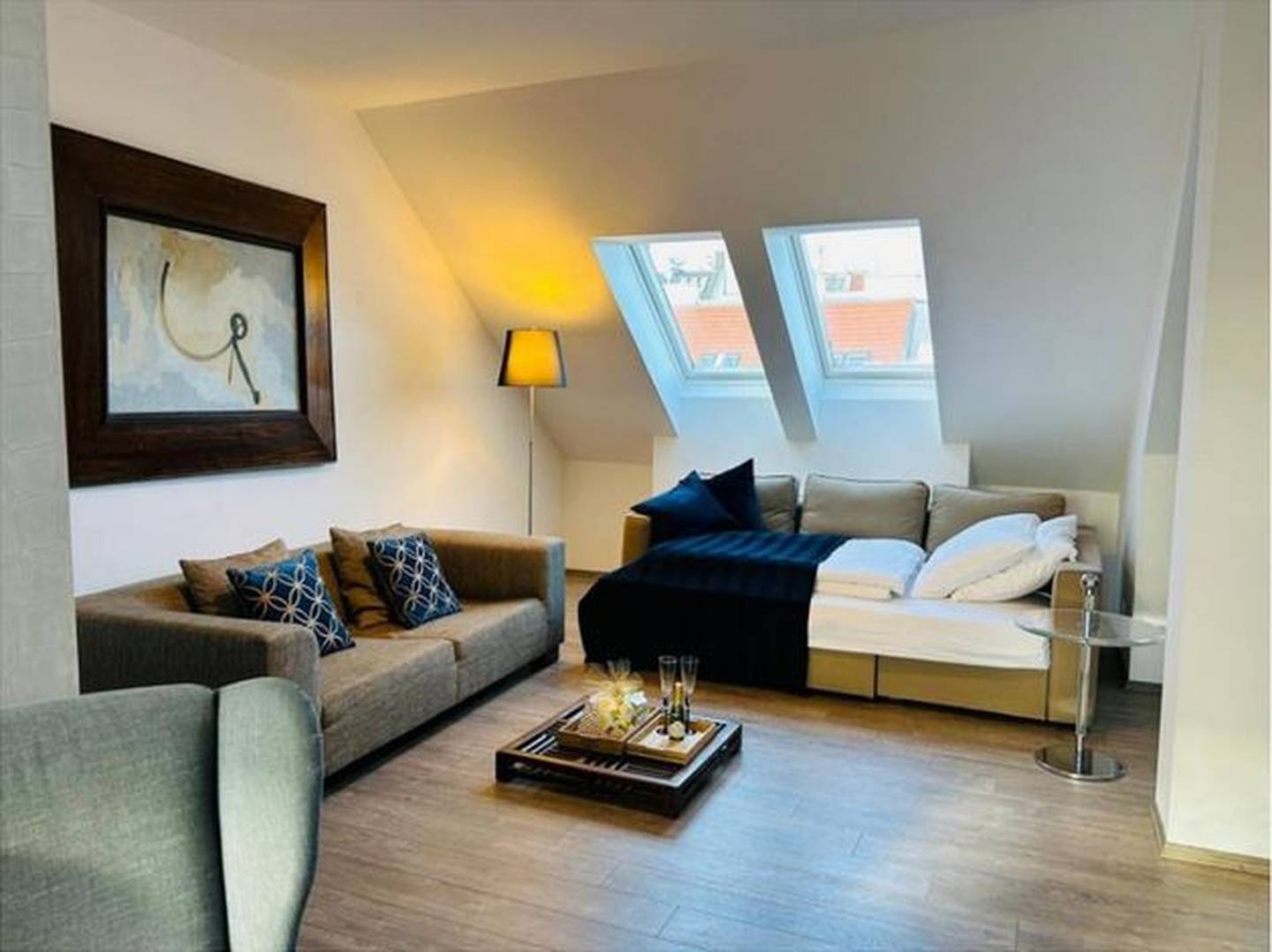 Lichtdurchflutete Dachgeschosswohnung mit Dachterrasse und Grünblick