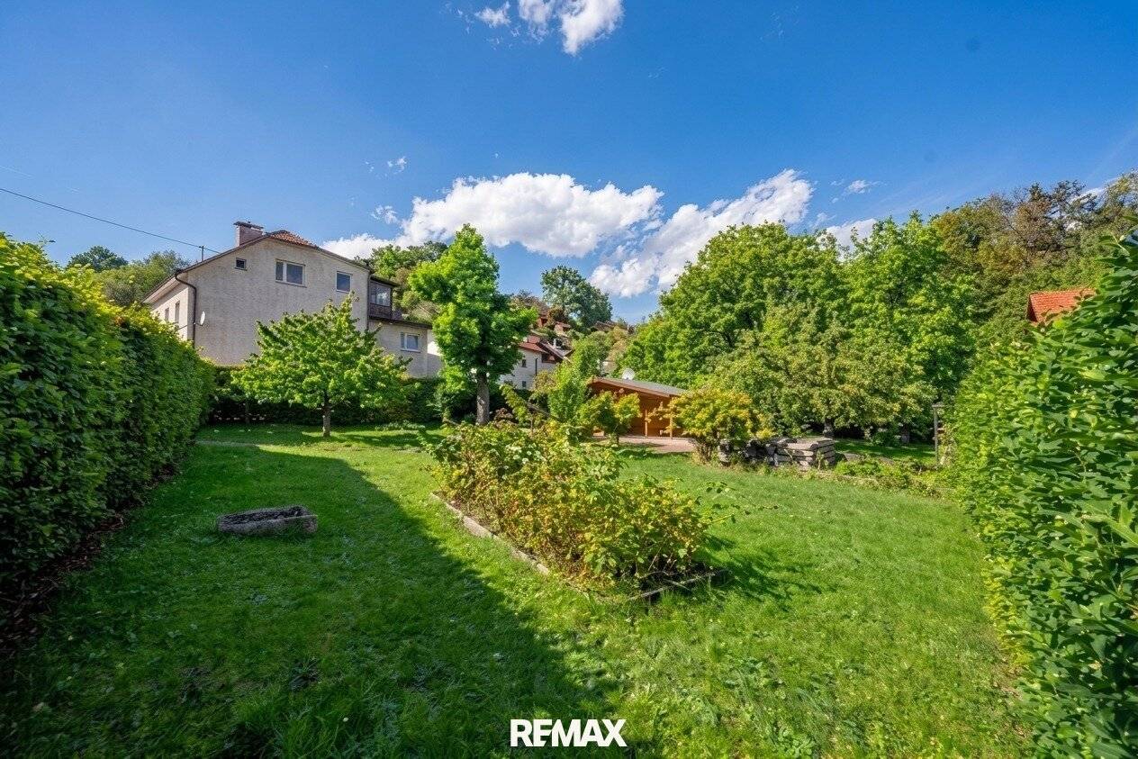 Serviced building plot without construction obligation in the center of Garsten