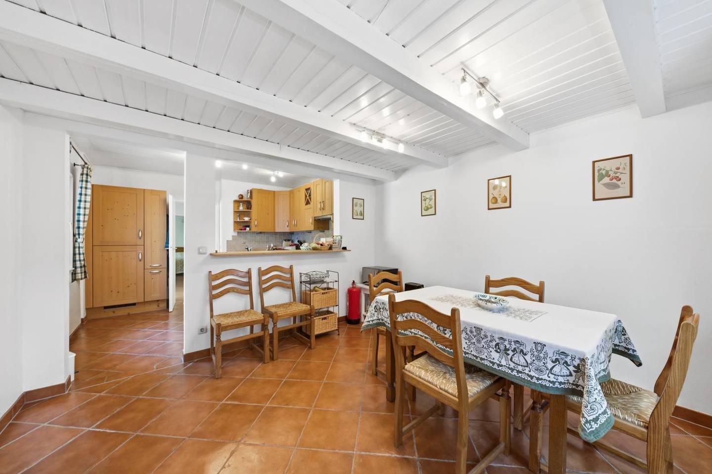 Familienwohnung mit Pool in parkähnlichem Garten