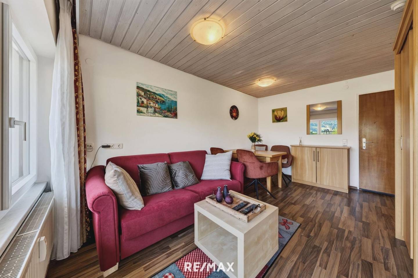 Touristisch vermietbare Wohnung mit Balkon und Stellplatz