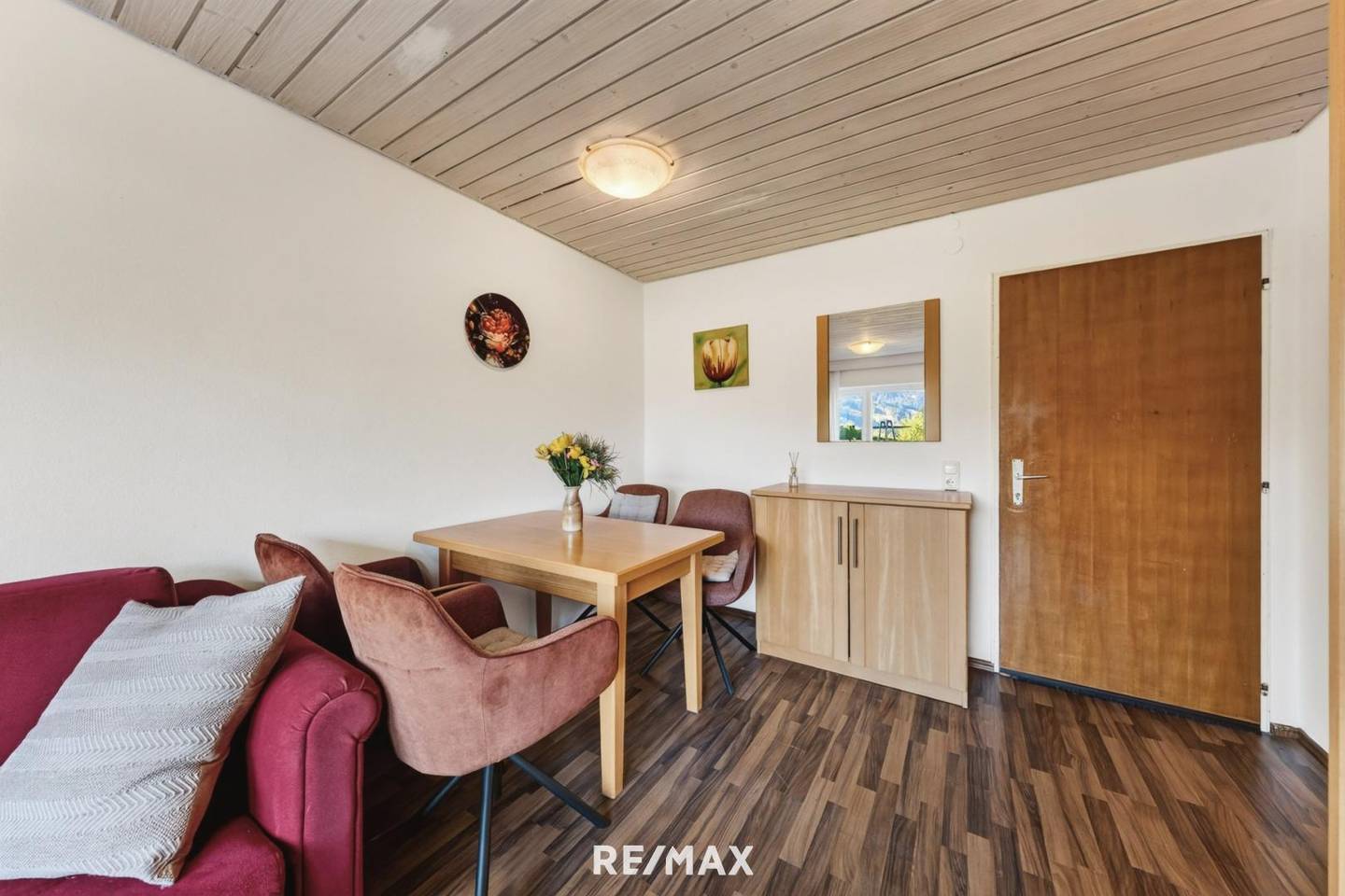 Touristisch vermietbare Wohnung mit Balkon und Stellplatz
