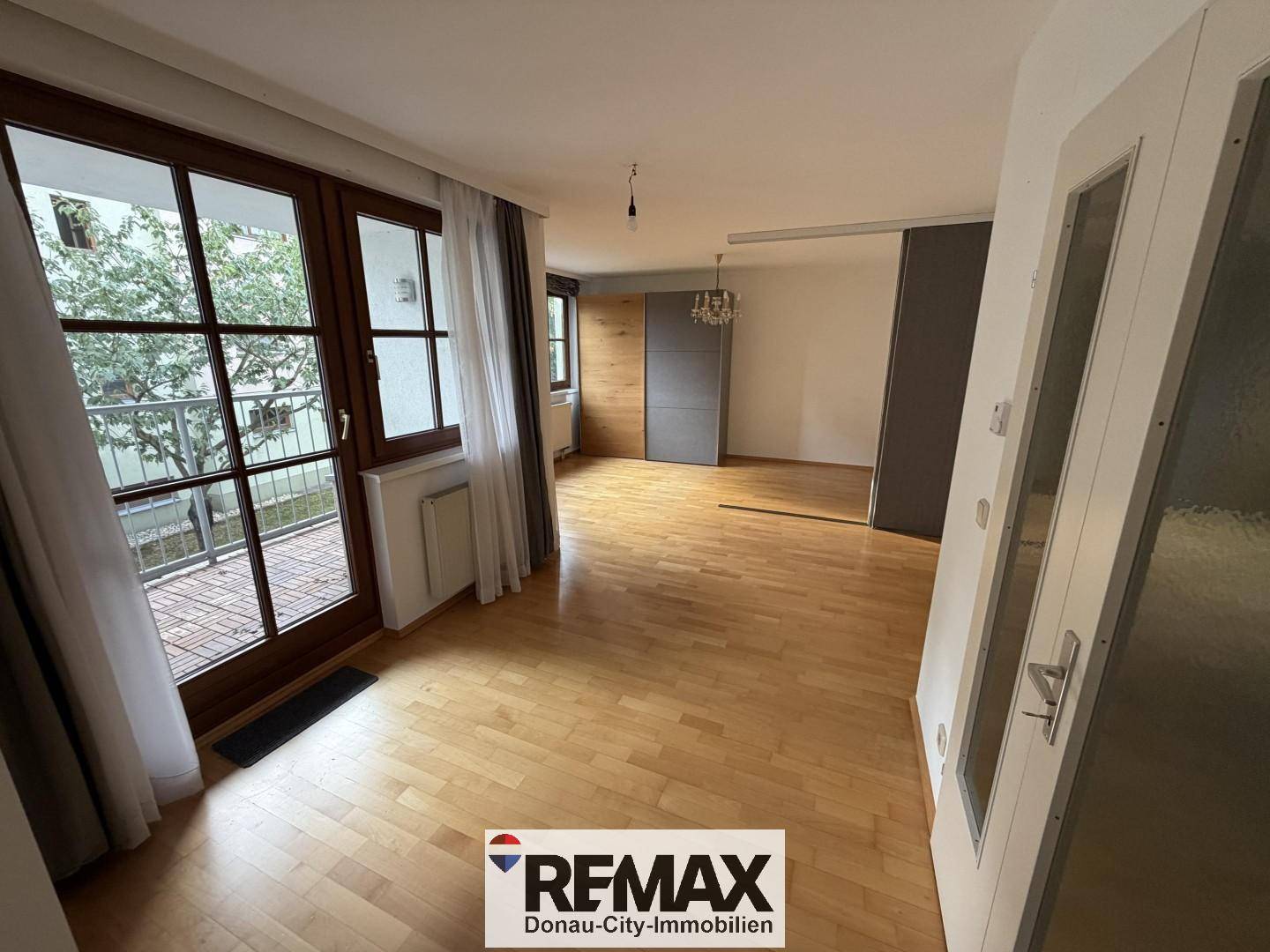 Helle Wohnung mit Loggia und Gartenzugang ruhig gelegen