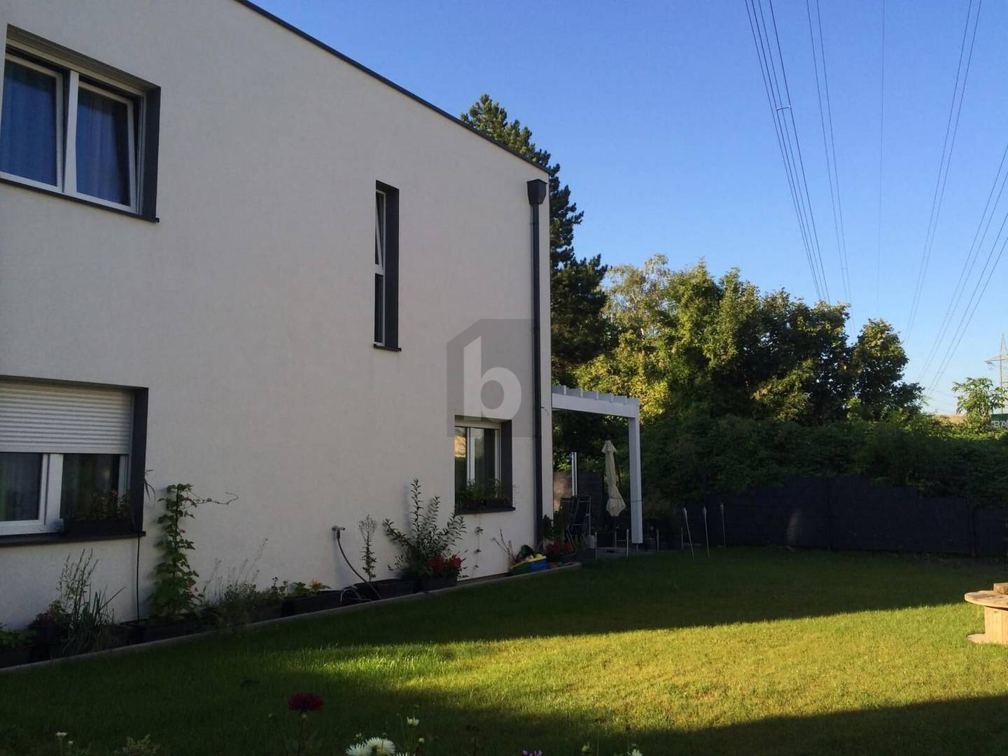 Salzwasserpool und Garten Familienwohnung in ruhiger Lage