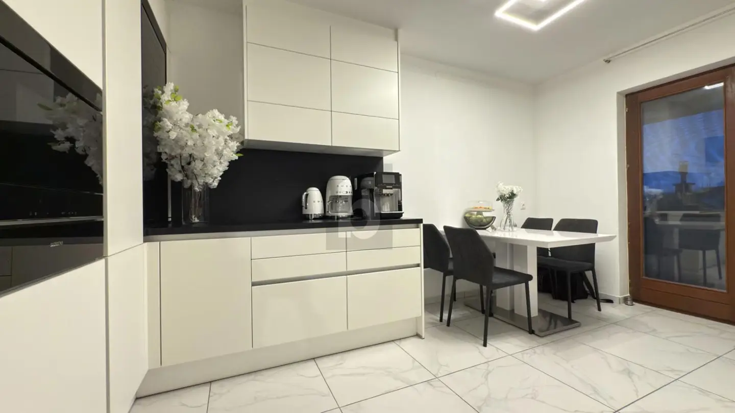 Flexible Wohnung mit zwei Einheiten sonnigem Garten und Terrasse