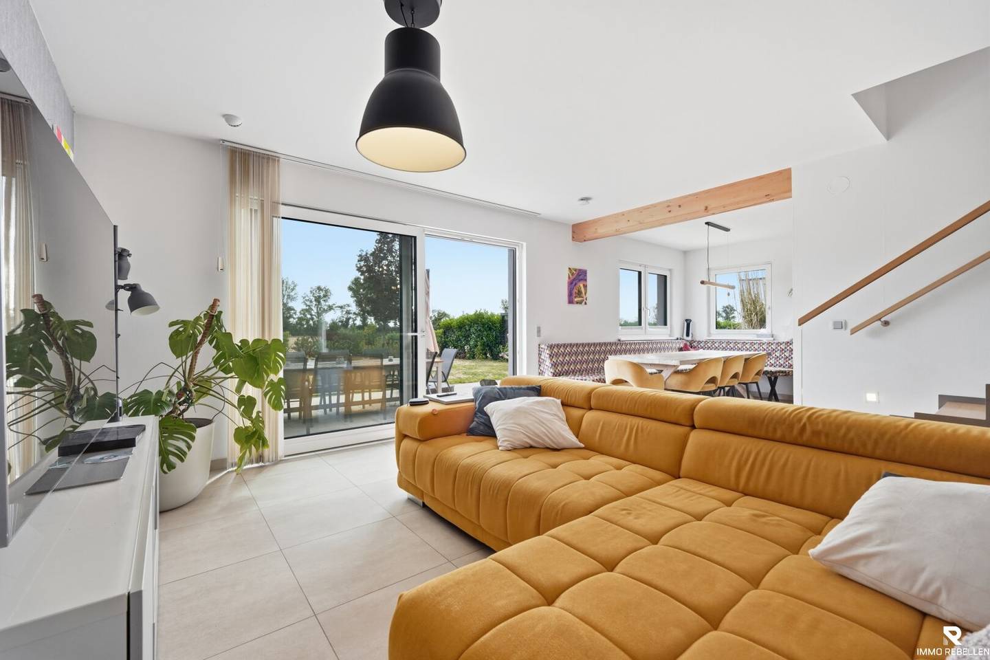 Modern single-family house with private lake access and PV preparation