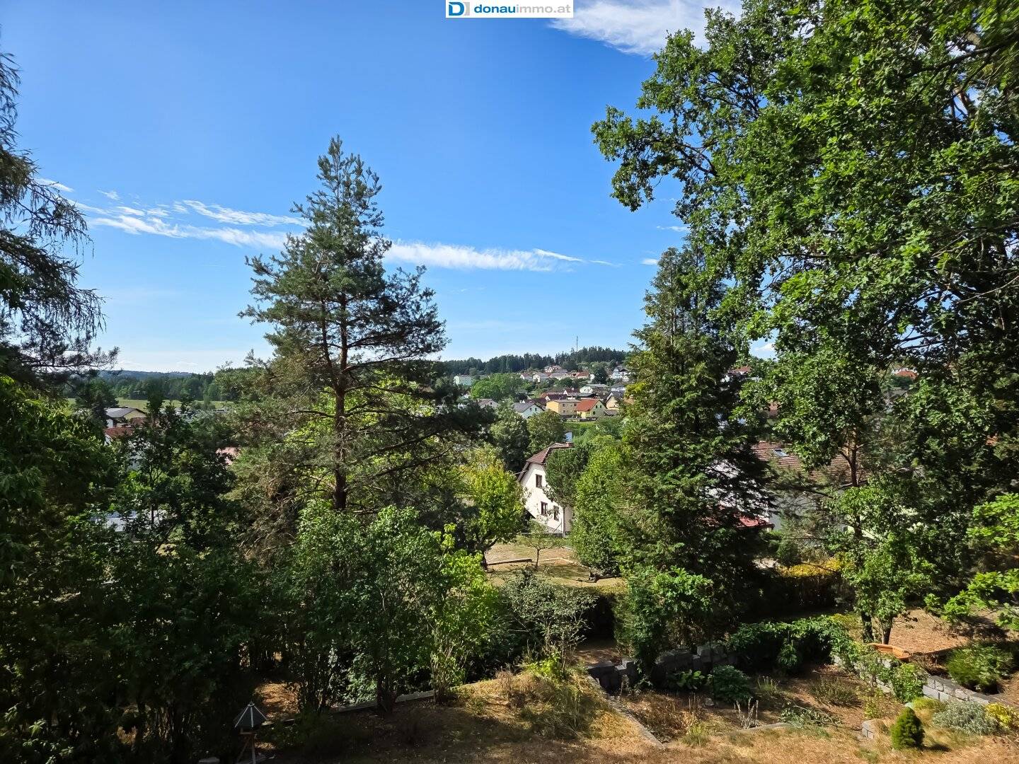 Quiet living with plenty of space and a beautiful view