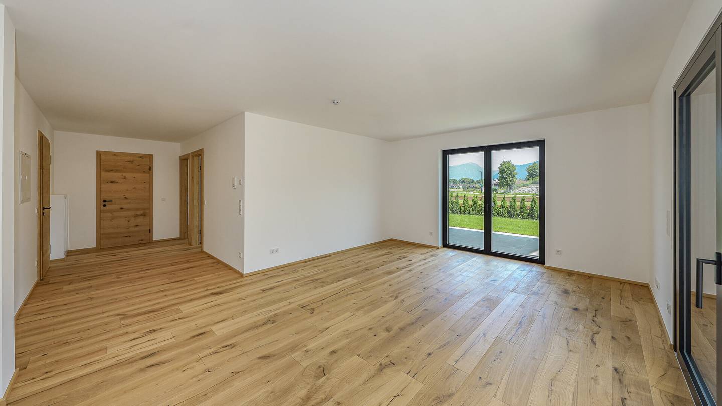 Erdgeschosswohnung with private garden and panoramic view
