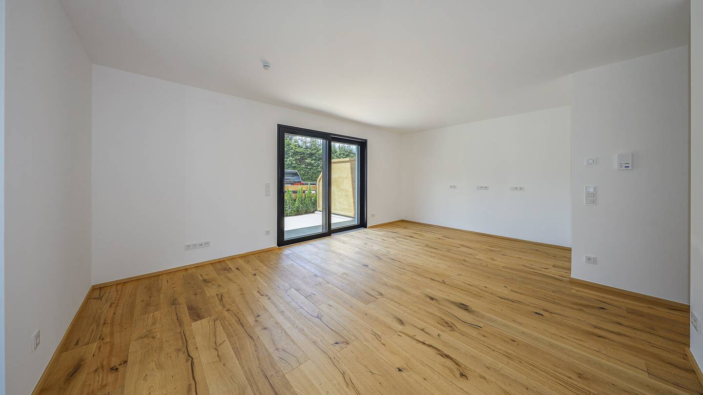 Ground floor apartment with terrace private garden and mountain view