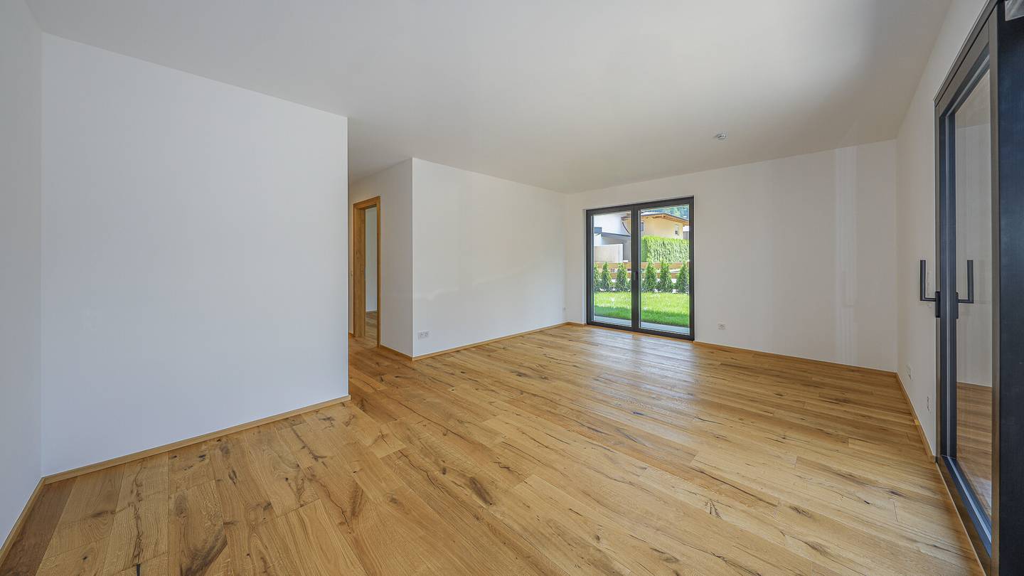 Ground floor apartment with terrace private garden and mountain view