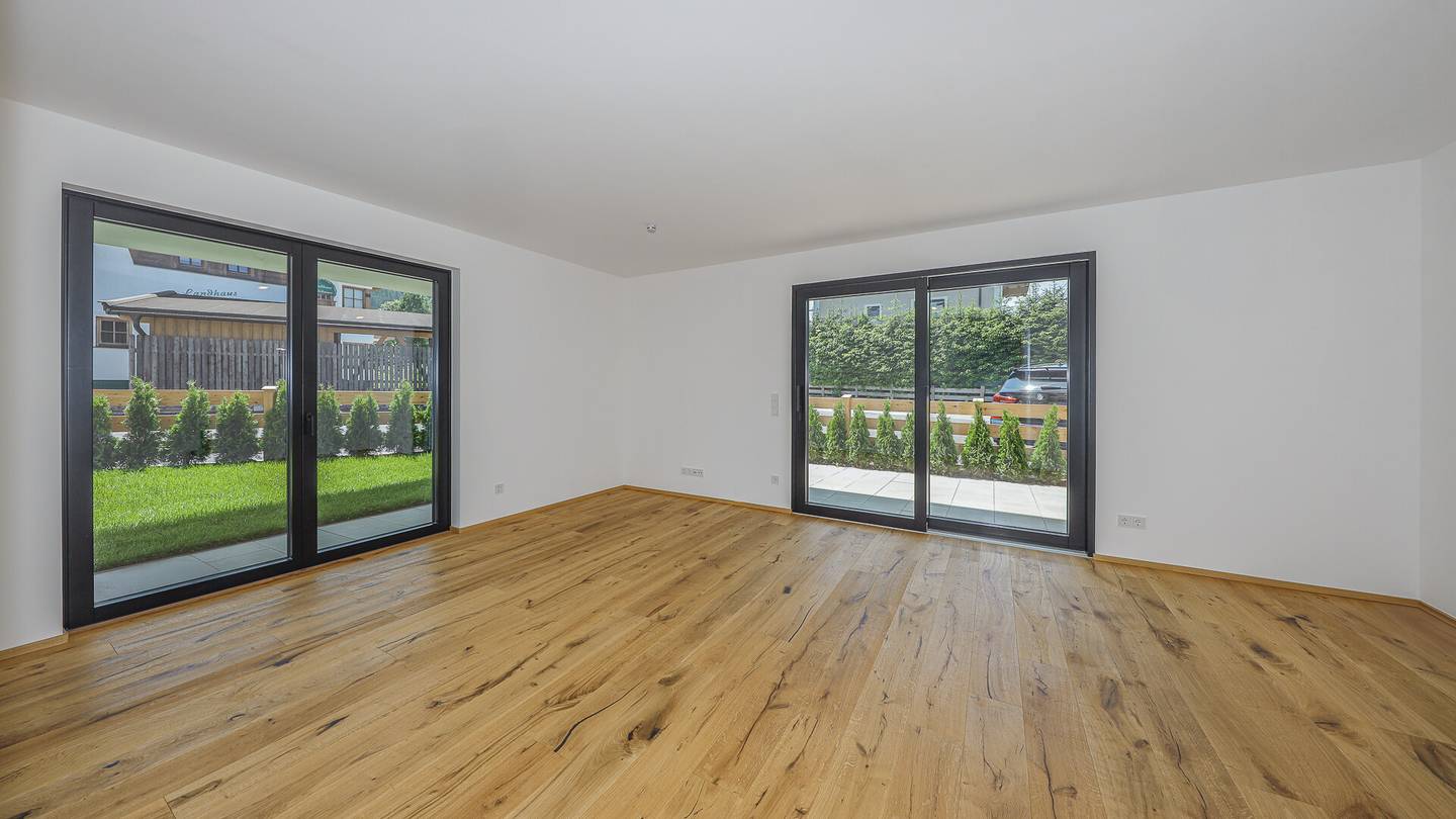 Ground floor apartment with terrace private garden and mountain view