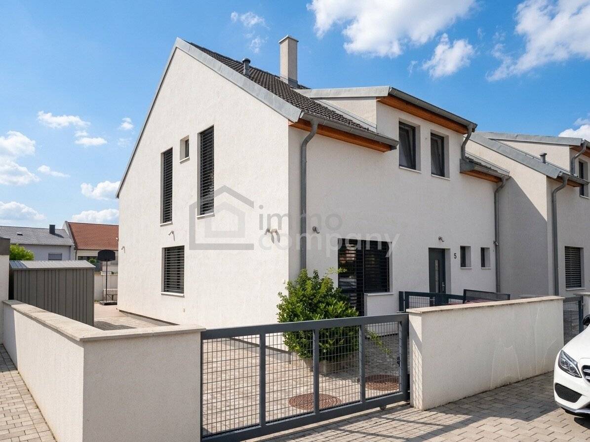 Holiday feeling included - Like-new 6-room single family house directly at Neusiedler See with terrace &amp; air conditioning