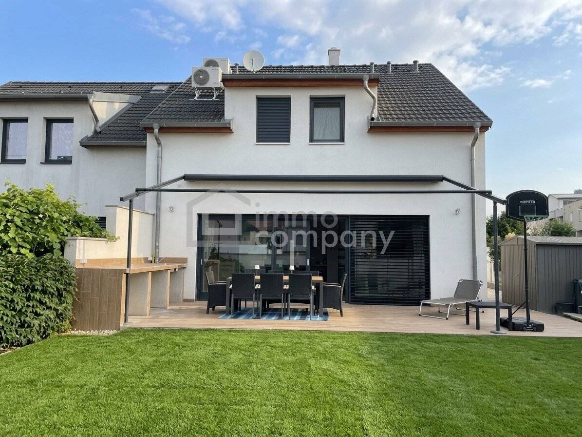 Holiday feeling included - Like-new 6-room single family house directly at Neusiedler See with terrace &amp; air conditioning