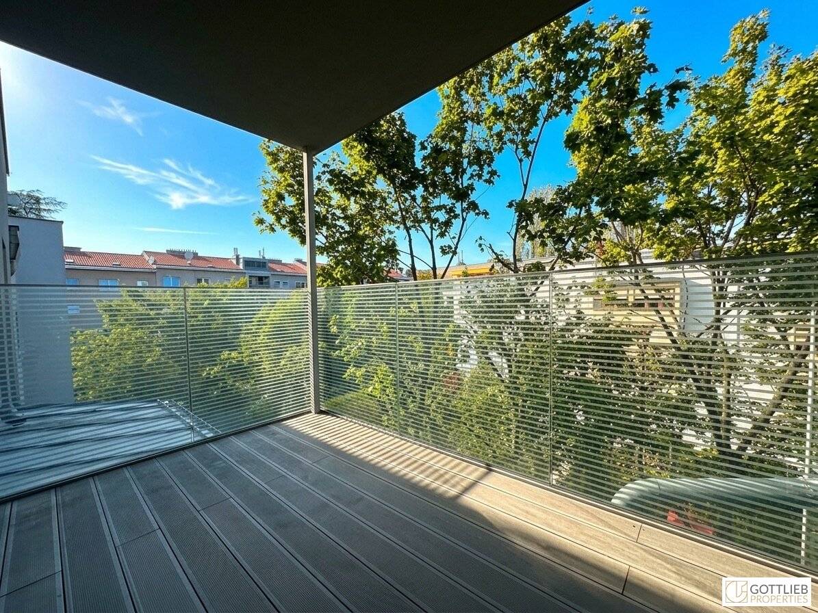 Prime location near Glanzing Perfectly laid out 3-room terrace apartment in green quiet location with optional garage parking space