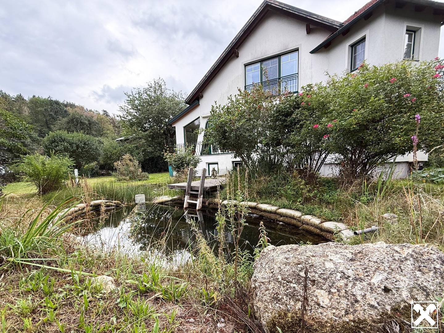 Repräsentative Familienwohnung mit Wintergarten und Garten