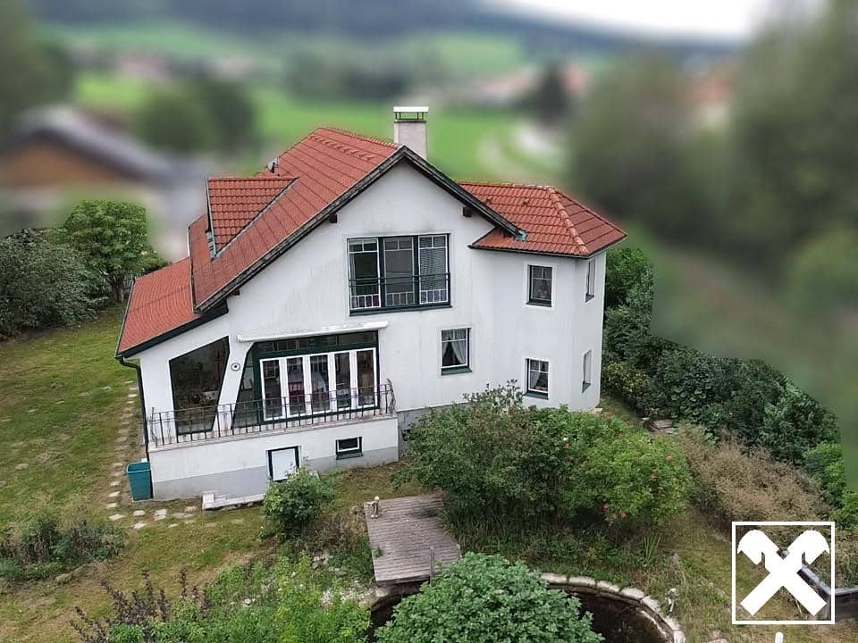 Repräsentative Familienwohnung mit Wintergarten und Garten