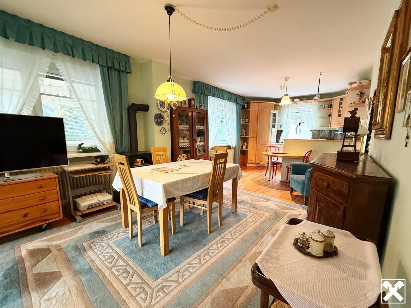 Repräsentative Familienwohnung mit Wintergarten und Garten