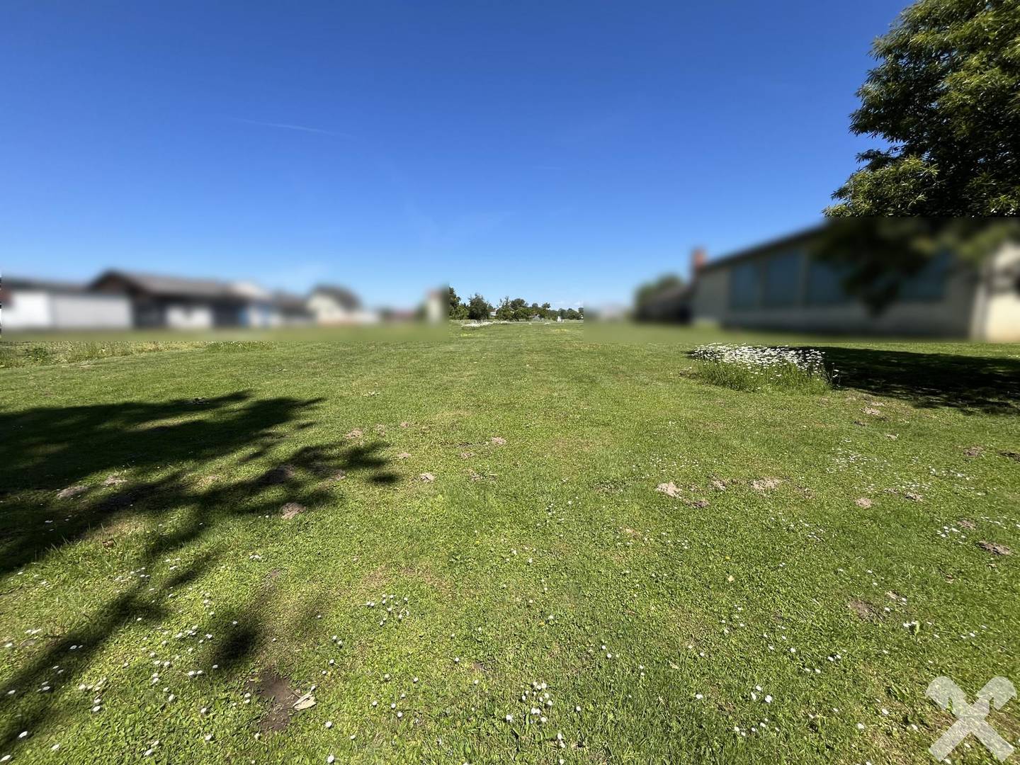 Unbuilt commercial plot in well connected location Anlegerwohnung