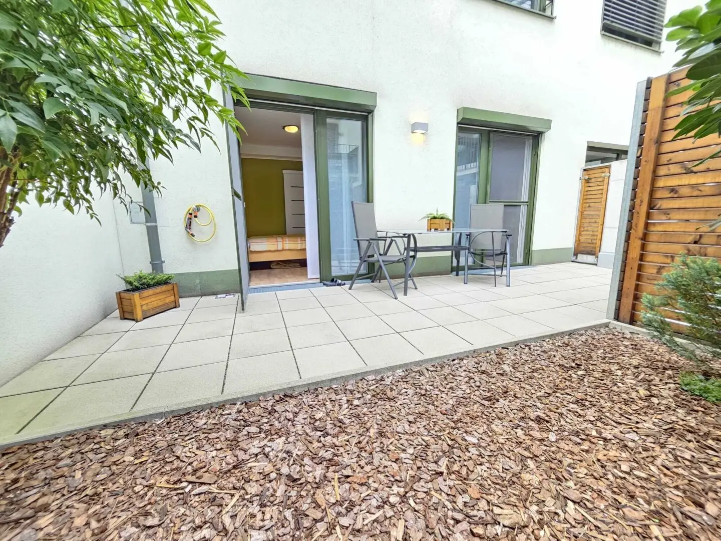 *** NEUWERTIGE / TRAUMHAFTE GARTENWOHNUNG IN BESTLAGE ***